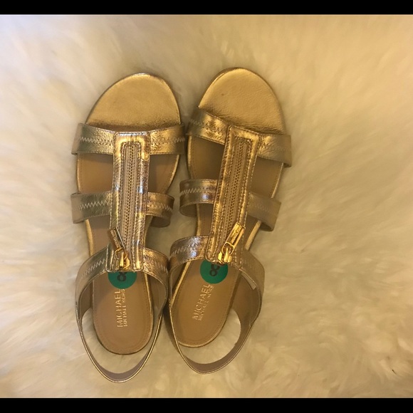 Michael Kors 8 - Picture 1 of 2
